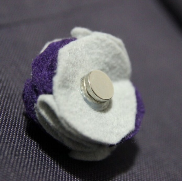 Magnetic Lapel Flower - Picture 4 of 4